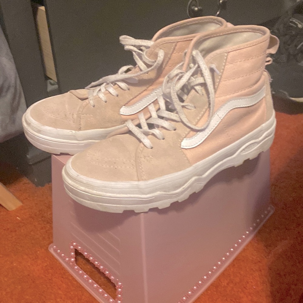 These are skater shoes, waffle cone, high top lace up vans!